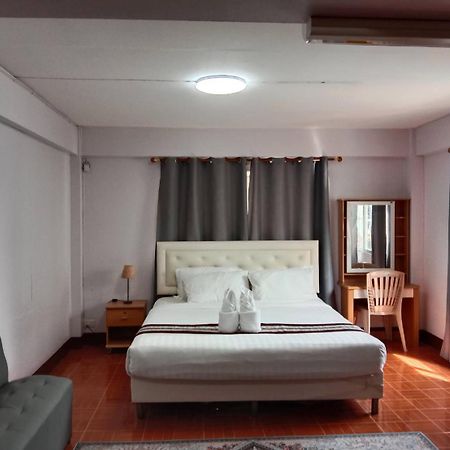 Beachfront Hotel Cha Am Ча-Ам Екстер'єр фото