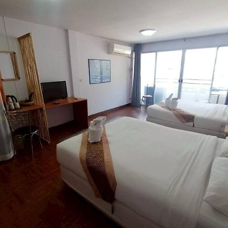 Beachfront Hotel Cha Am Ча-Ам Екстер'єр фото