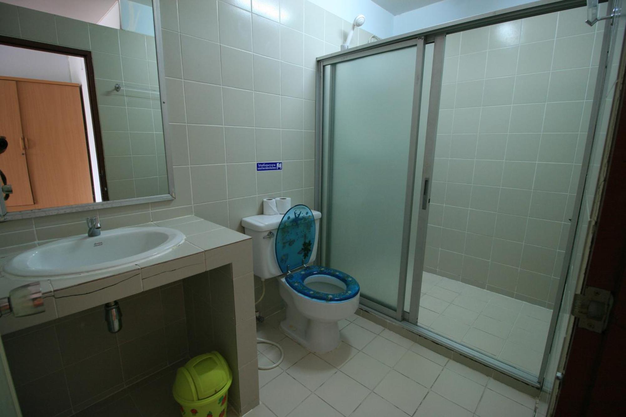 Beachfront Hotel Cha Am Ча-Ам Номер фото