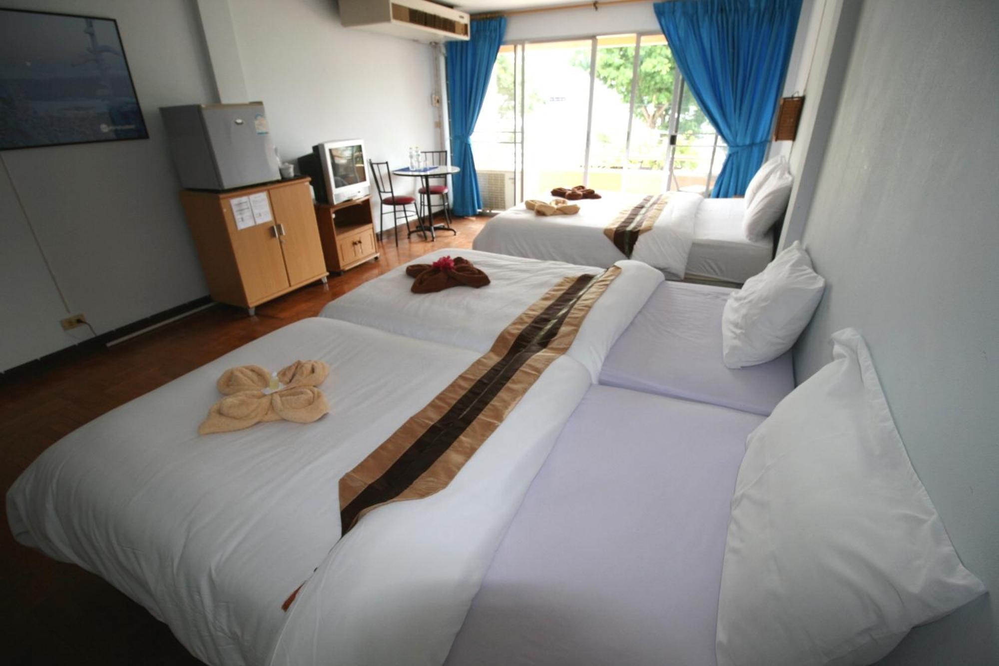 Beachfront Hotel Cha Am Ча-Ам Номер фото