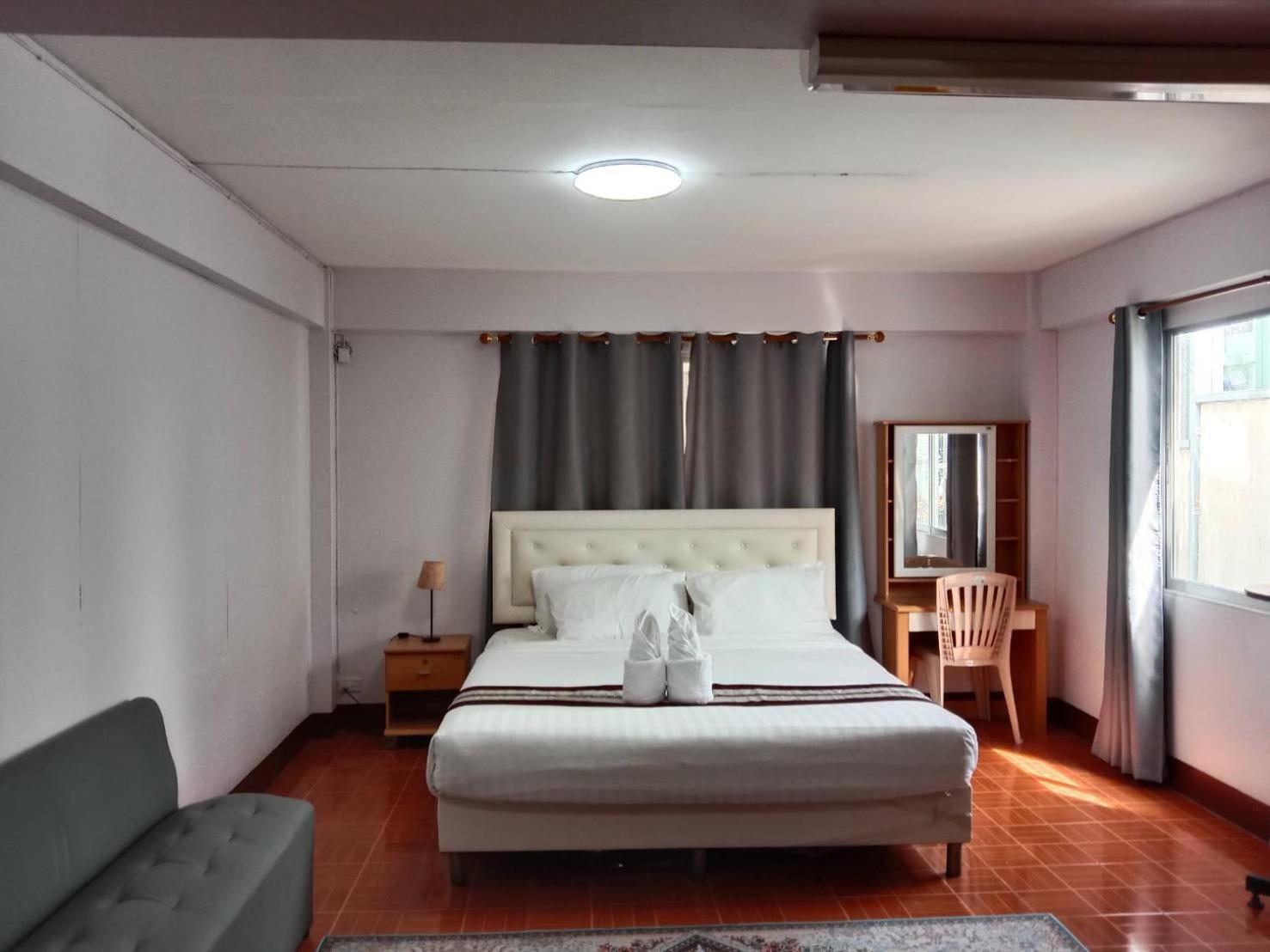 Beachfront Hotel Cha Am Ча-Ам Екстер'єр фото