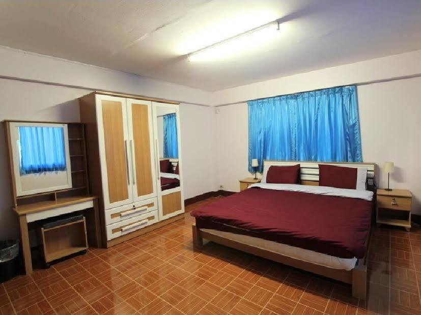 Beachfront Hotel Cha Am Ча-Ам Екстер'єр фото