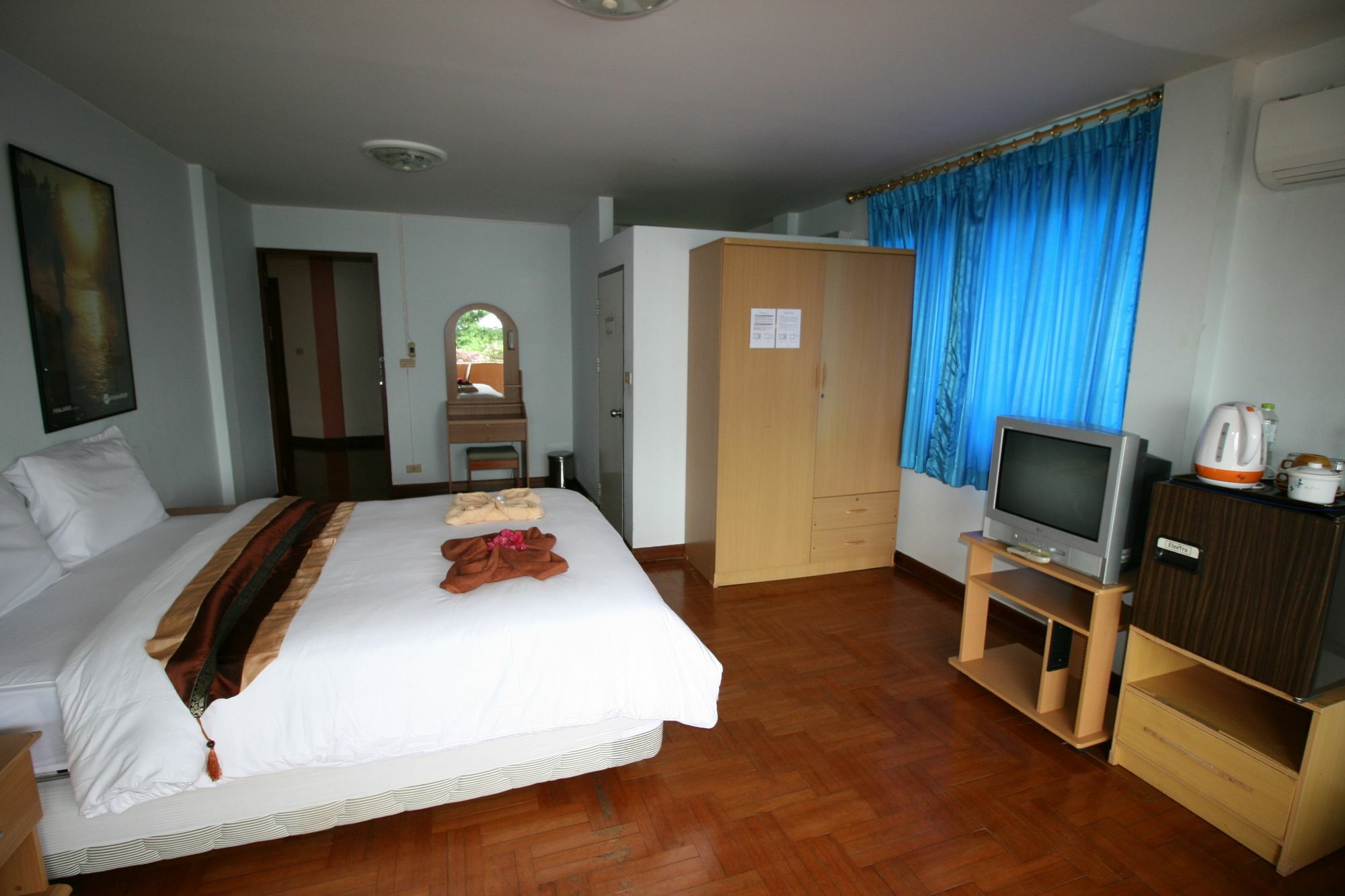 Beachfront Hotel Cha Am Ча-Ам Екстер'єр фото