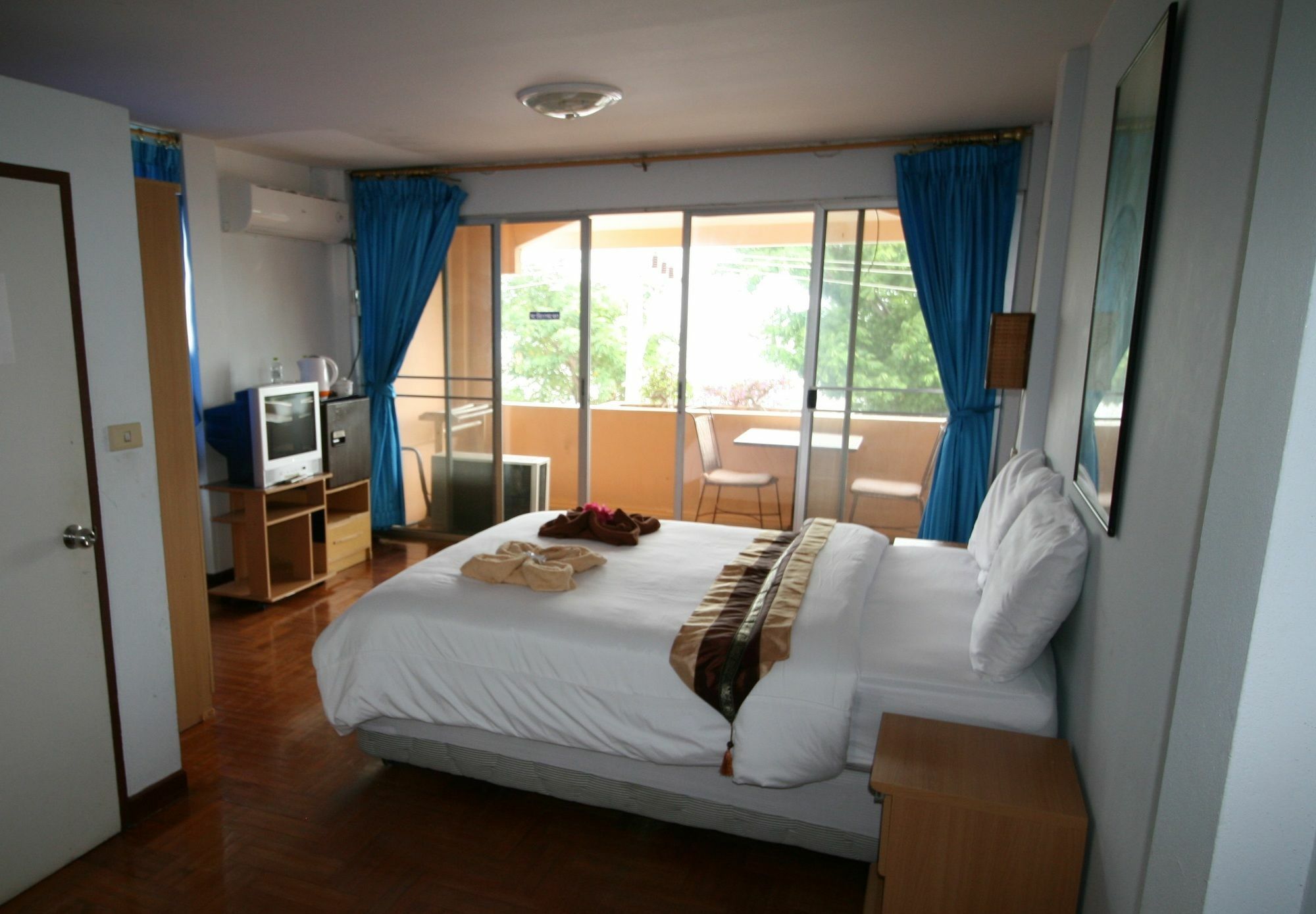 Beachfront Hotel Cha Am Ча-Ам Екстер'єр фото