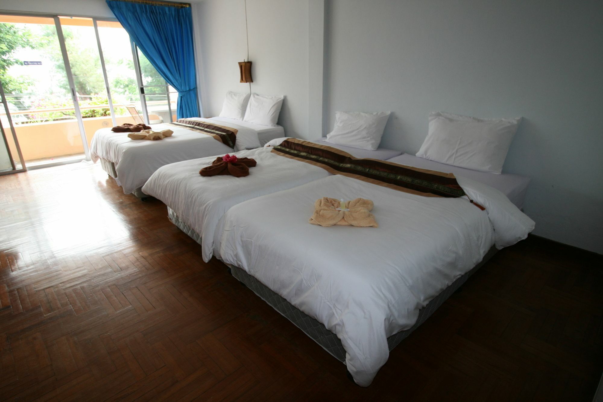 Beachfront Hotel Cha Am Ча-Ам Екстер'єр фото