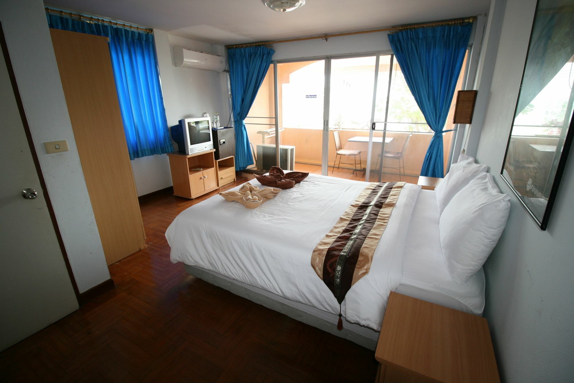 Beachfront Hotel Cha Am Ча-Ам Екстер'єр фото