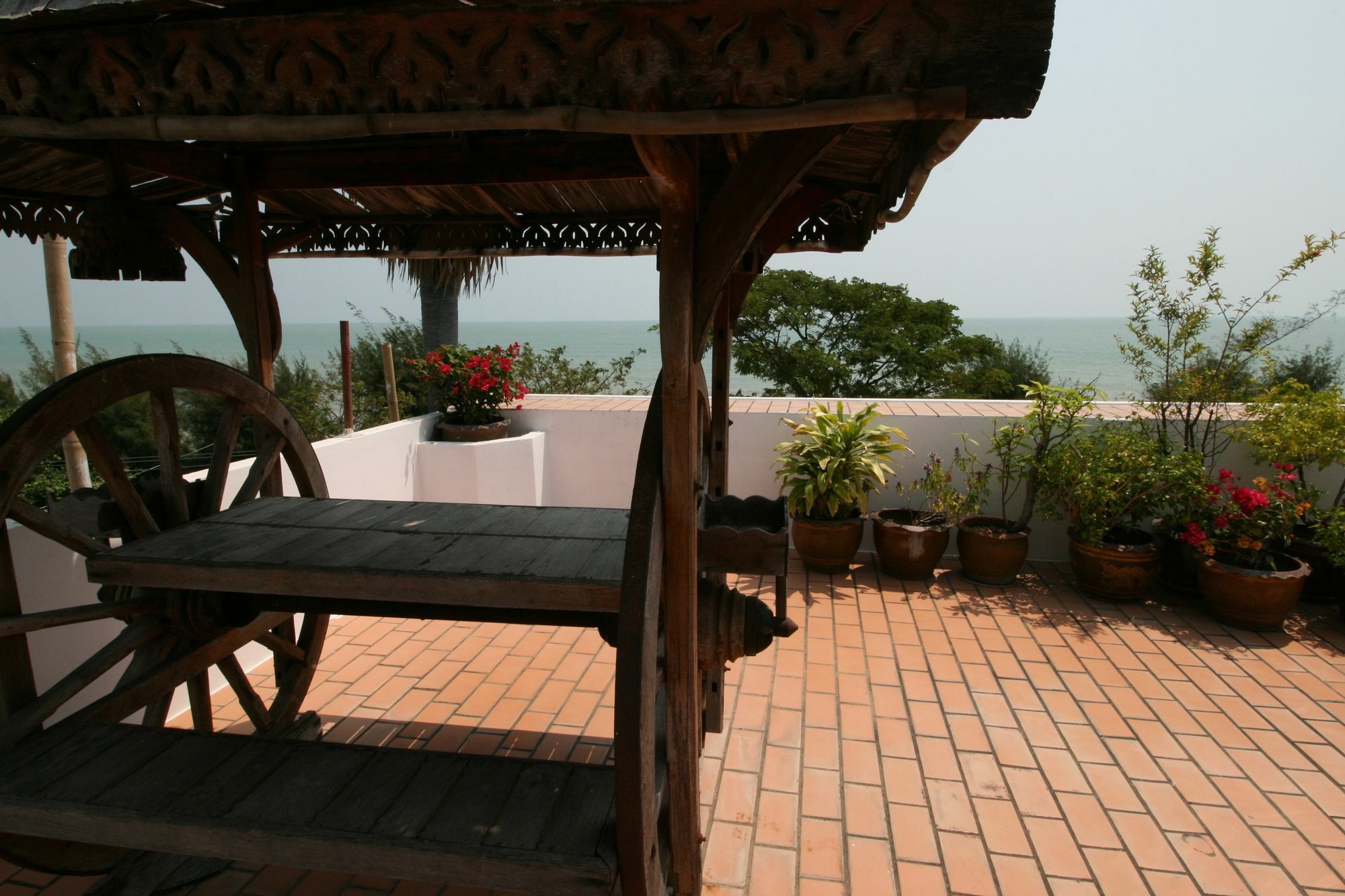 Beachfront Hotel Cha Am Ча-Ам Екстер'єр фото
