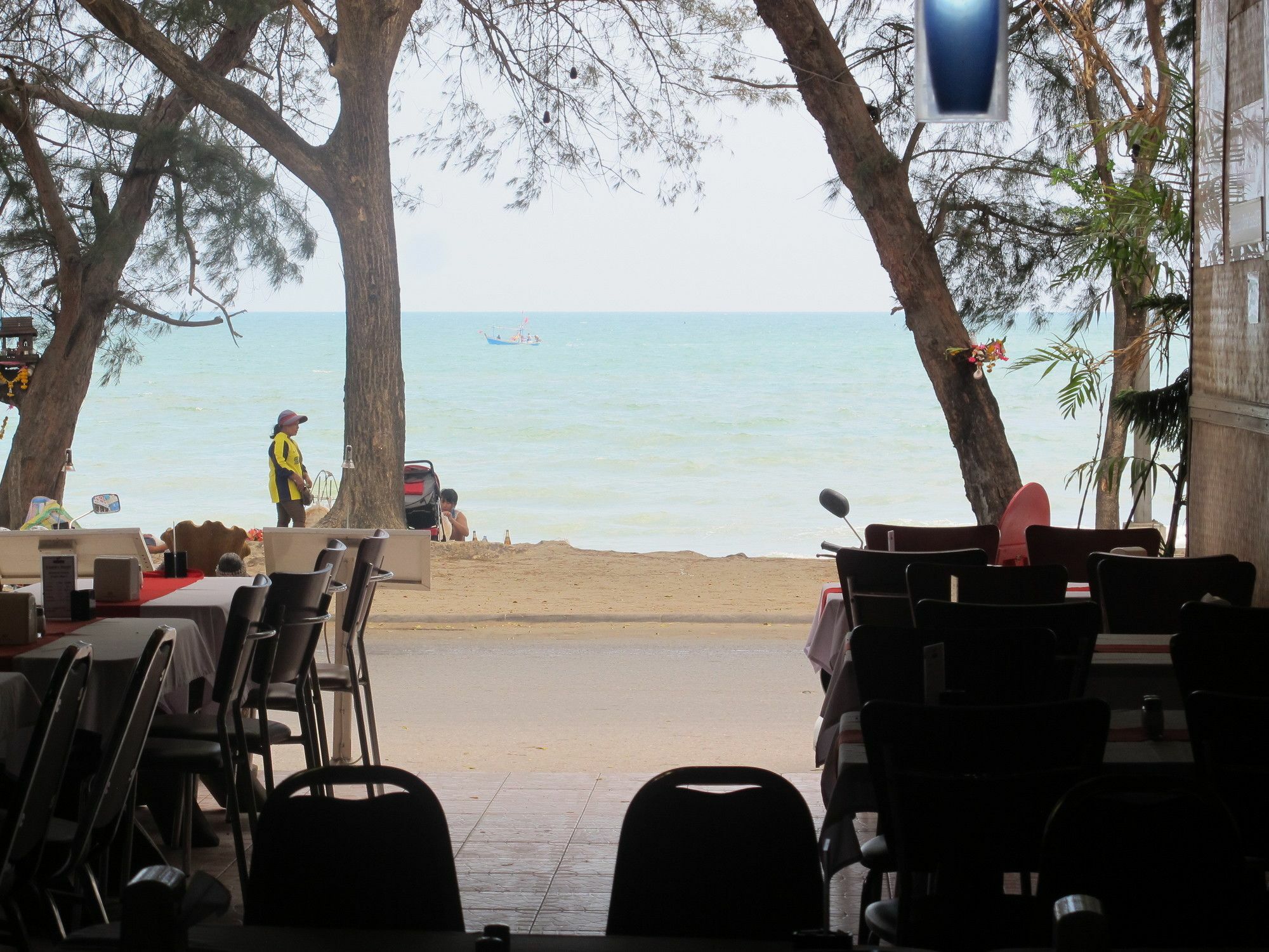 Beachfront Hotel Cha Am Ча-Ам Екстер'єр фото