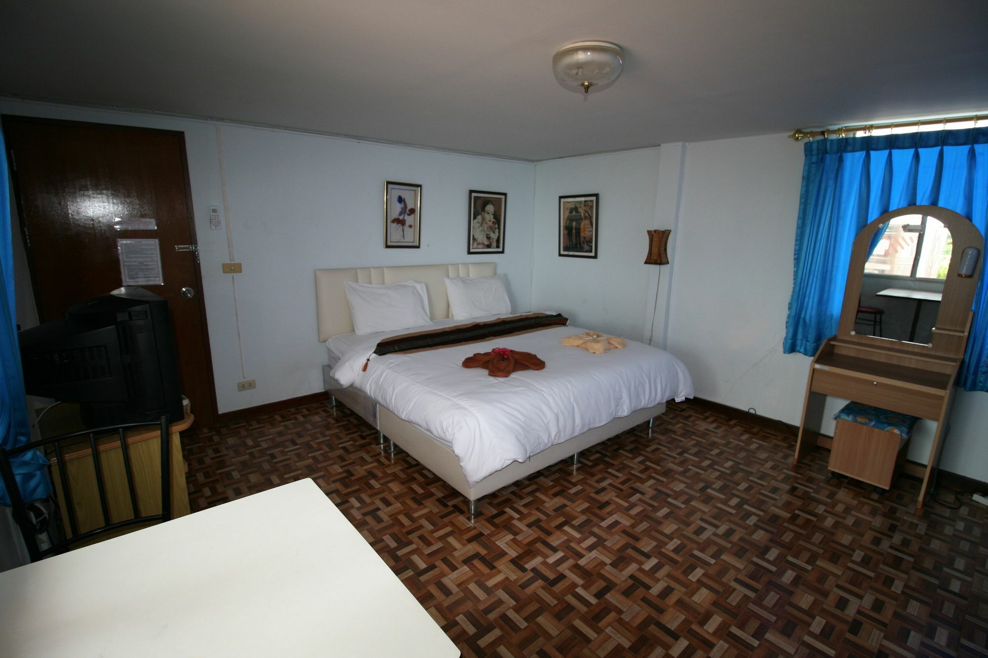 Beachfront Hotel Cha Am Ча-Ам Екстер'єр фото
